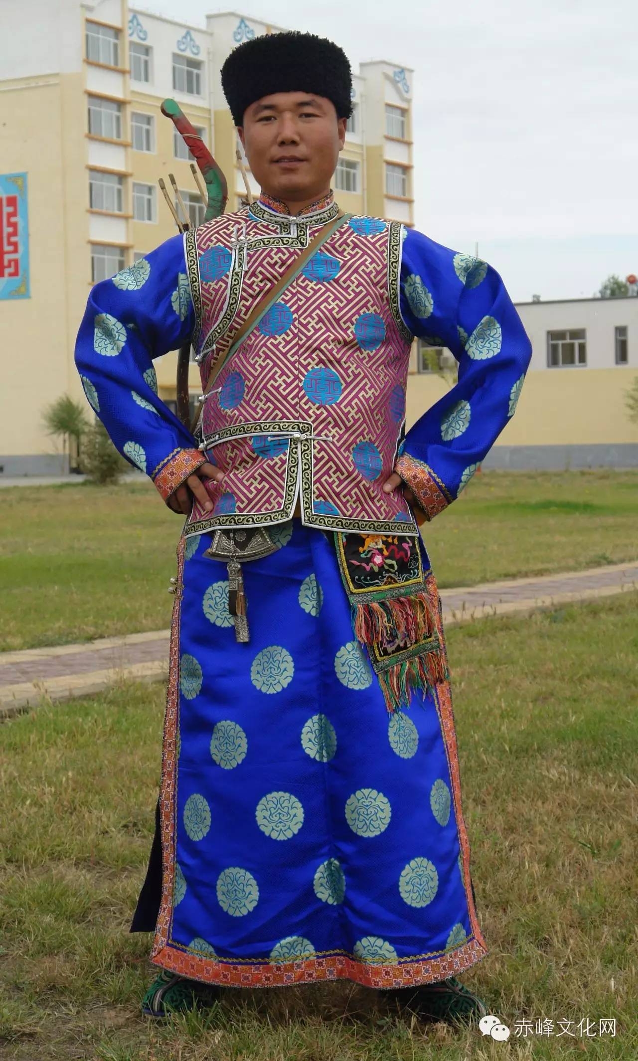 蒙古族服装服饰艺术节，蒙古袍华丽变身，怪不得网红都喜欢穿