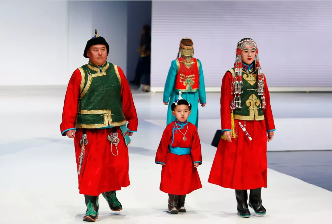 乌拉特蒙古族服饰(民俗)