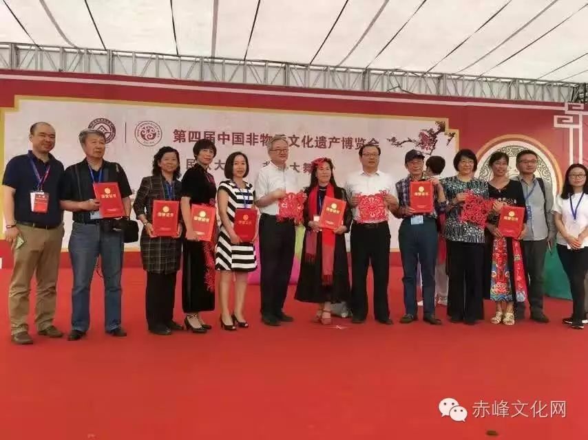 咱赤峰克旗青年剪纸艺术家获得了“金剪子”最高奖，名气不小，您认识她吗？