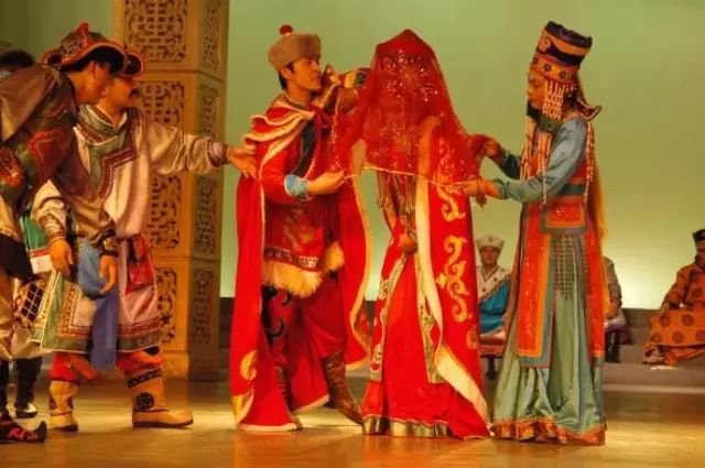▶这才是传统蒙古族婚礼，太美了！